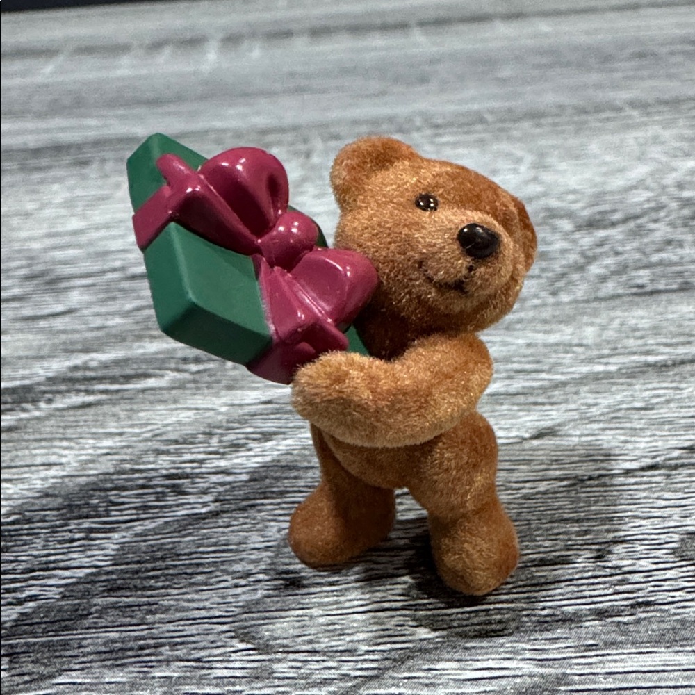 Hallmark | Merry Miniatures: 25th Anniversary Edition Teddy Bear Figures - Picture 15 of 16